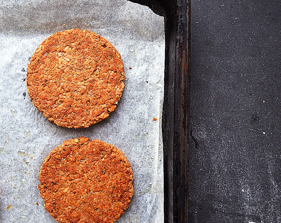 vegansk burger bøf af bønner og ris