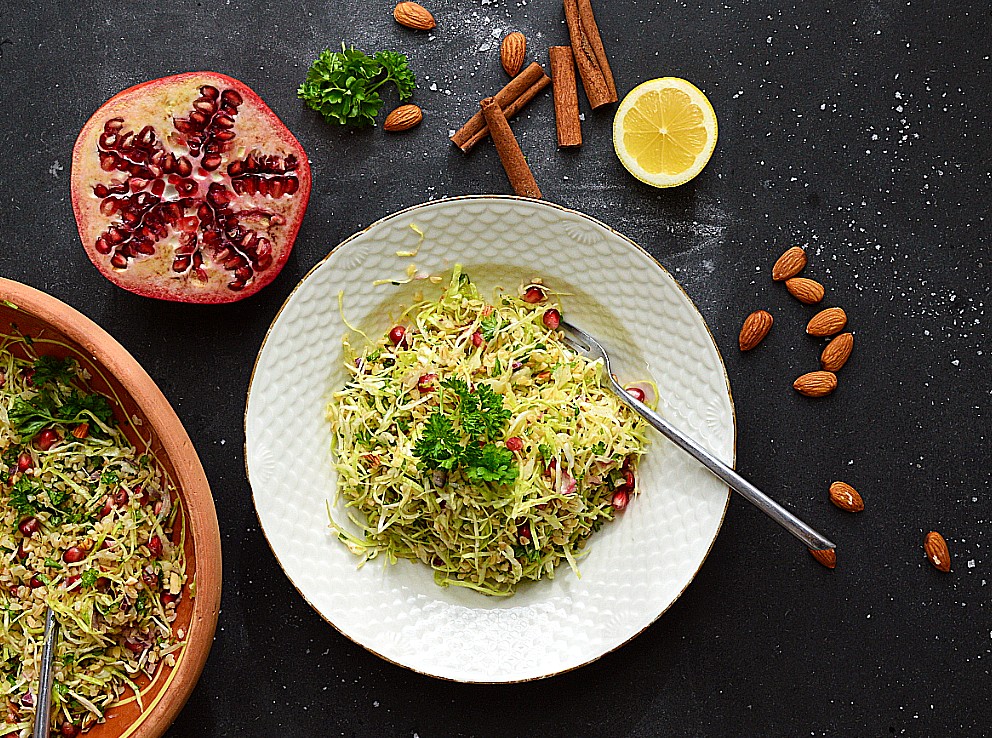 Salat med spidskål bulgur & granatæble