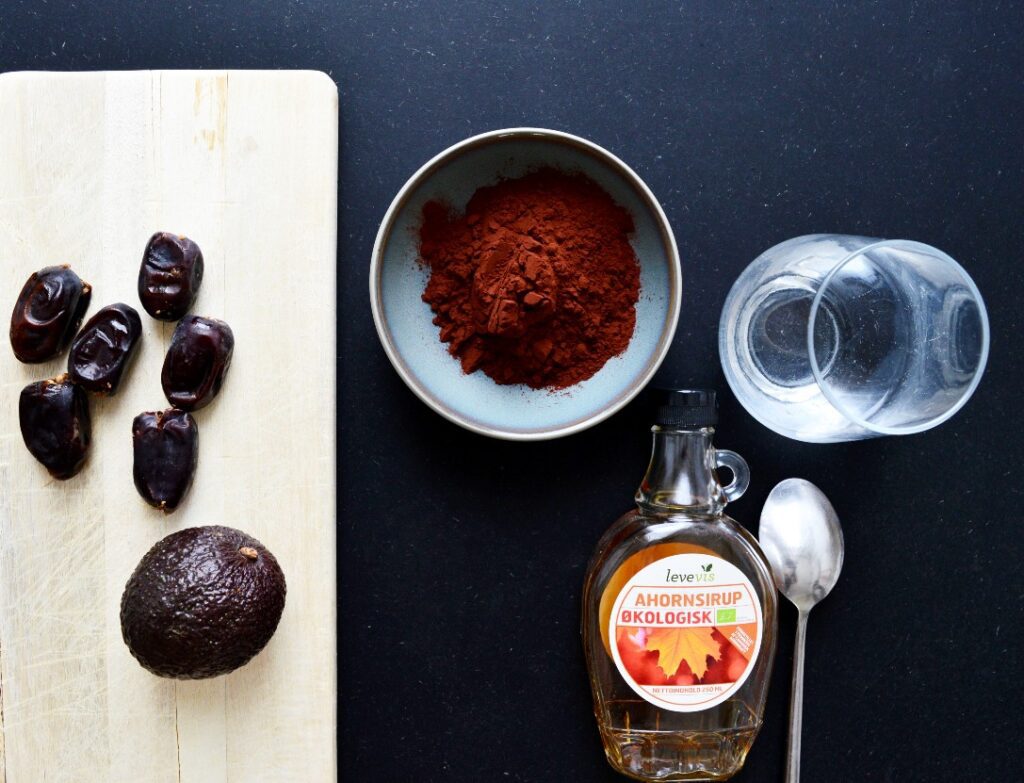 vegansk chokolade mousse - sund dessert på 8 minutter