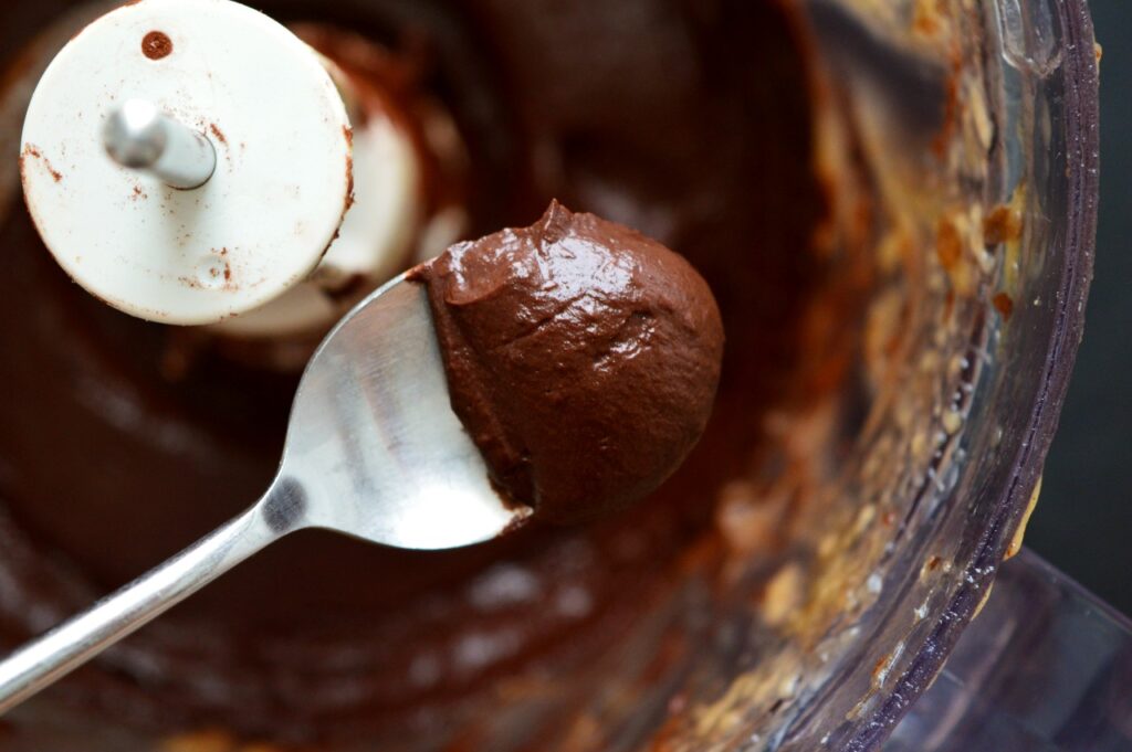 vegansk chokolade mousse - sund dessert på 8 minutter